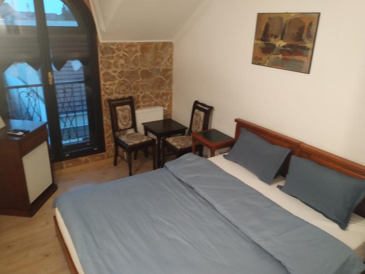 Gala - Guesthouse Oradea Habitación foto